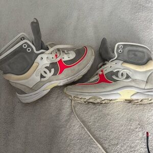 CHANEL Sneakers